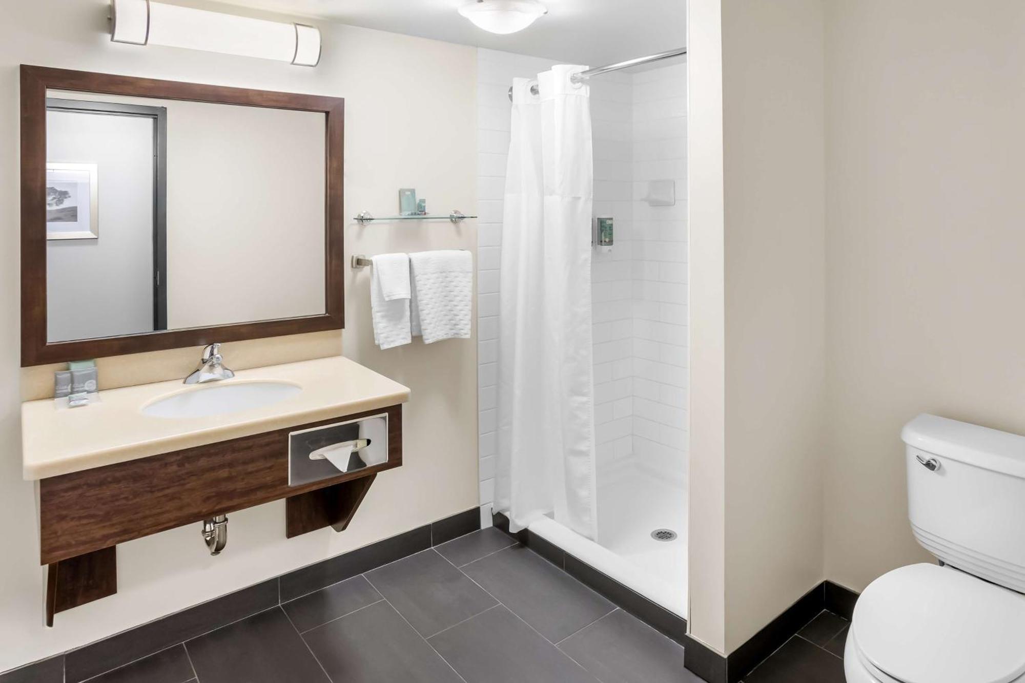 Best Western Thompson Bagian luar foto