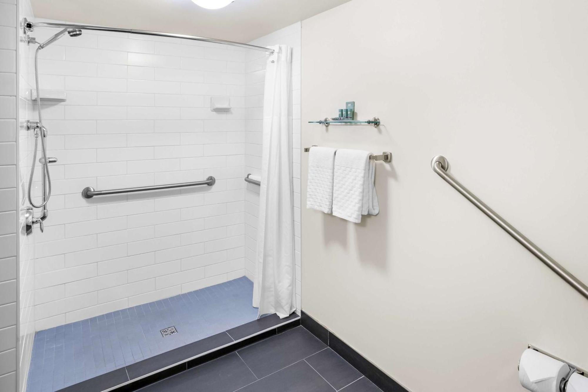 Best Western Thompson Bagian luar foto