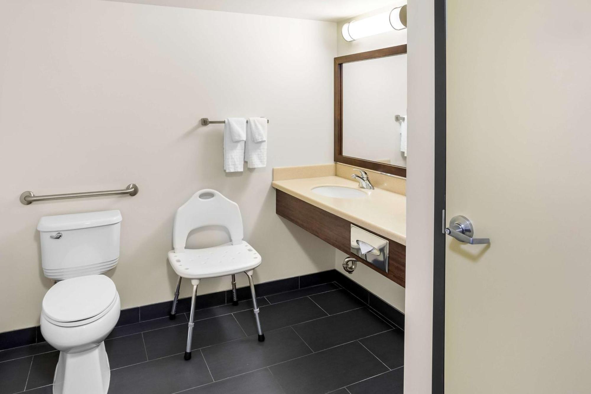 Best Western Thompson Bagian luar foto