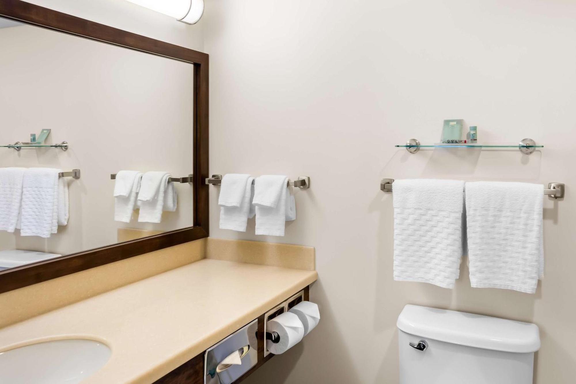 Best Western Thompson Bagian luar foto