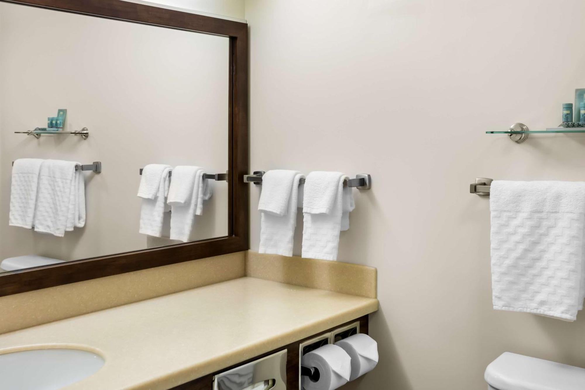Best Western Thompson Bagian luar foto
